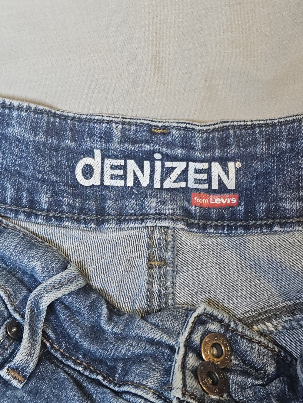 Denizen from Levi's Faded Light Blue Denim Shorts - Picture 3 of 6